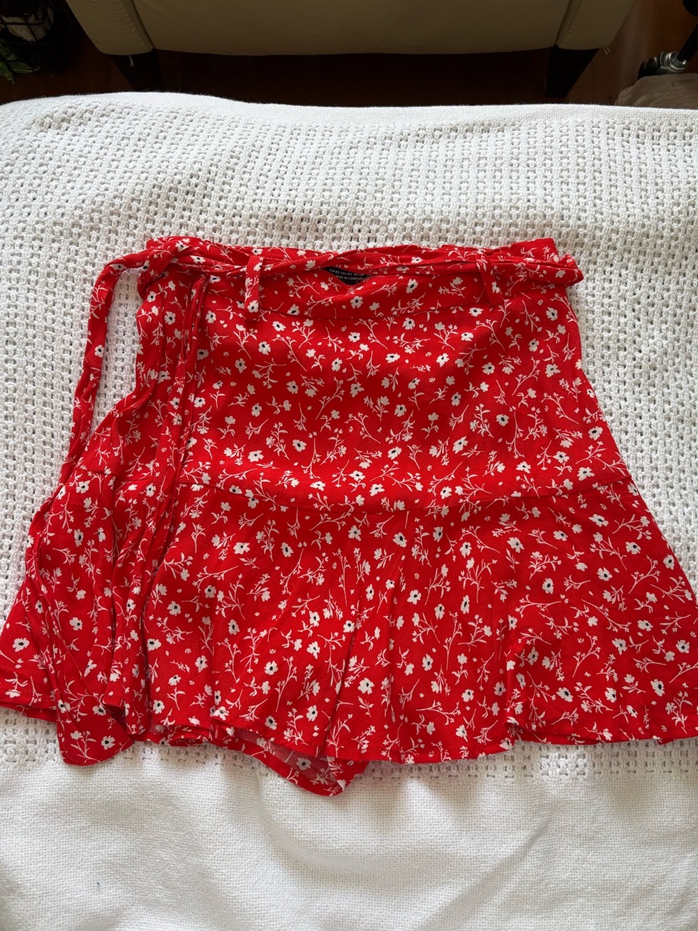 Zara red and white floral skort size xs